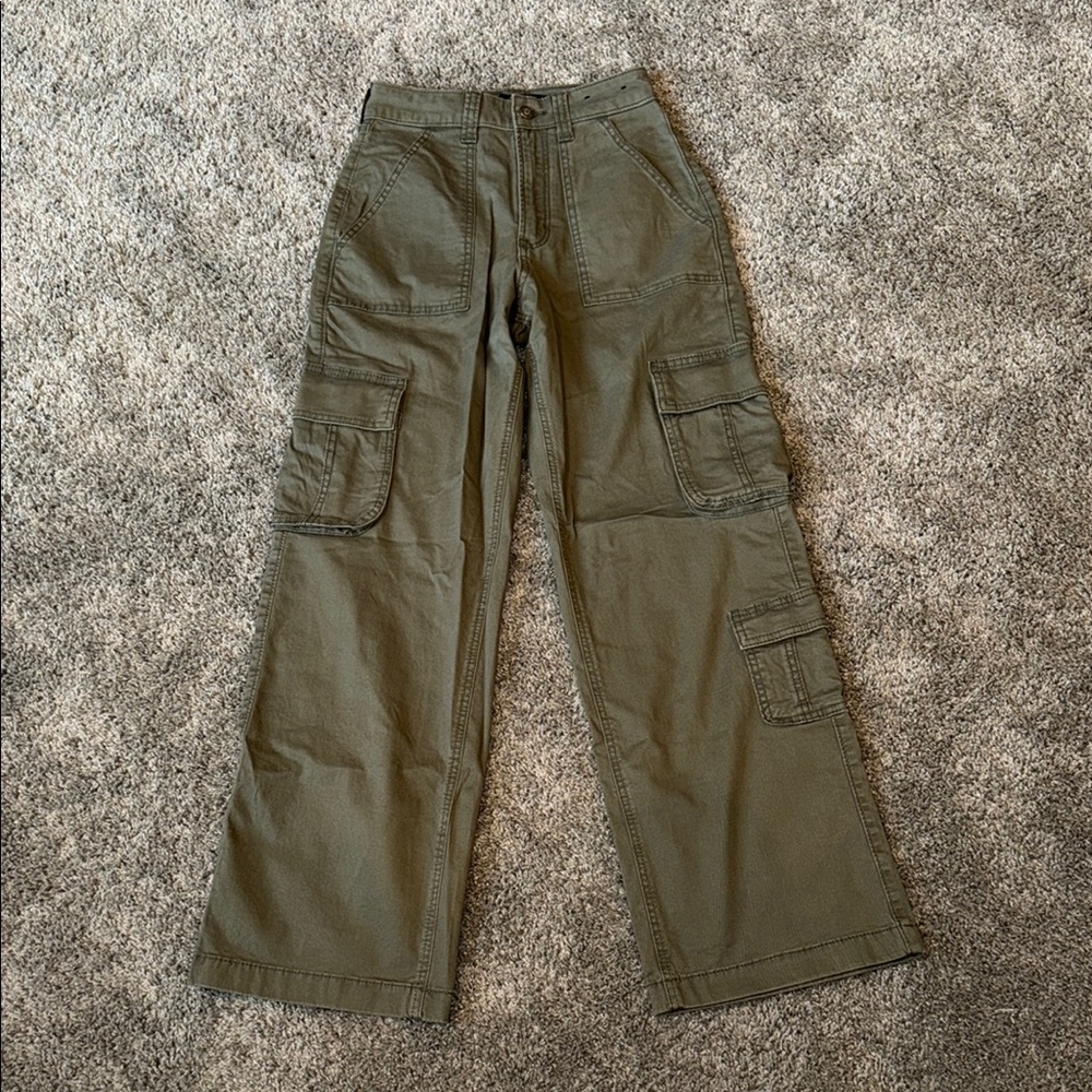 Hollister Ultra High-Rise Baggy Pants